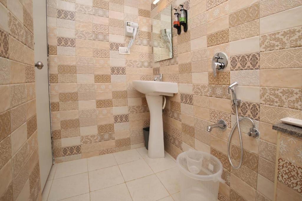 Blossom Suites Bangalore Bagian luar foto
